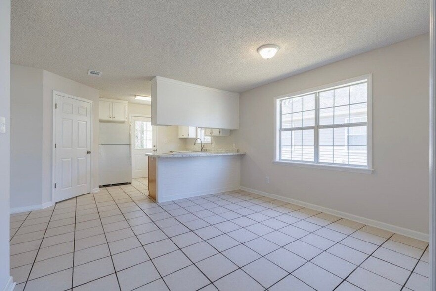 Building Photo - 4065 Chadwyck Dr