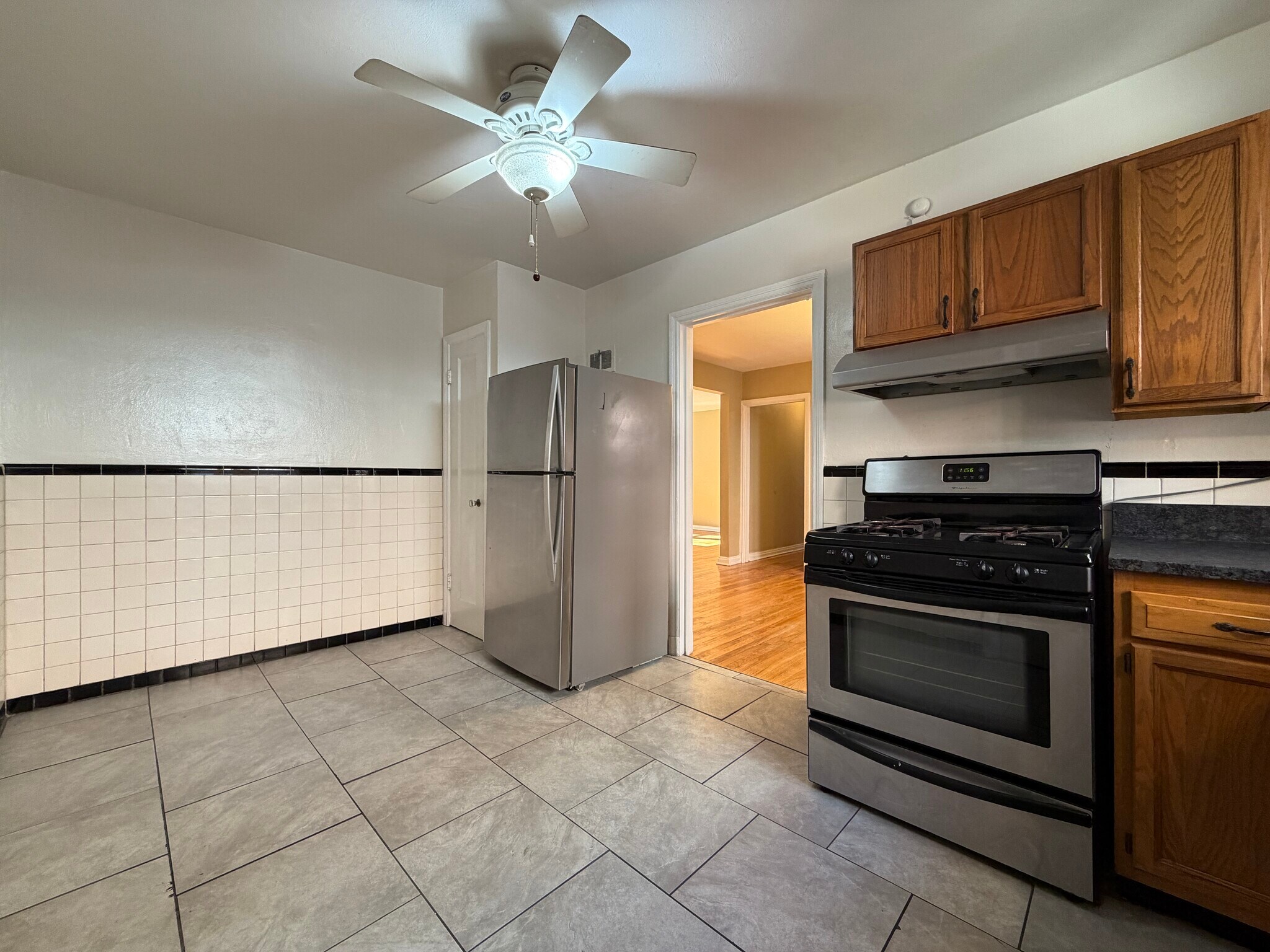 Building Photo - 420 S Hanley Rd