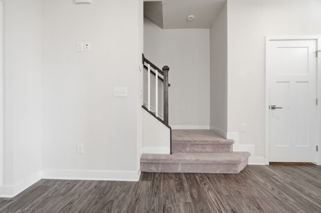 Building Photo - 266 Foxglove Dr