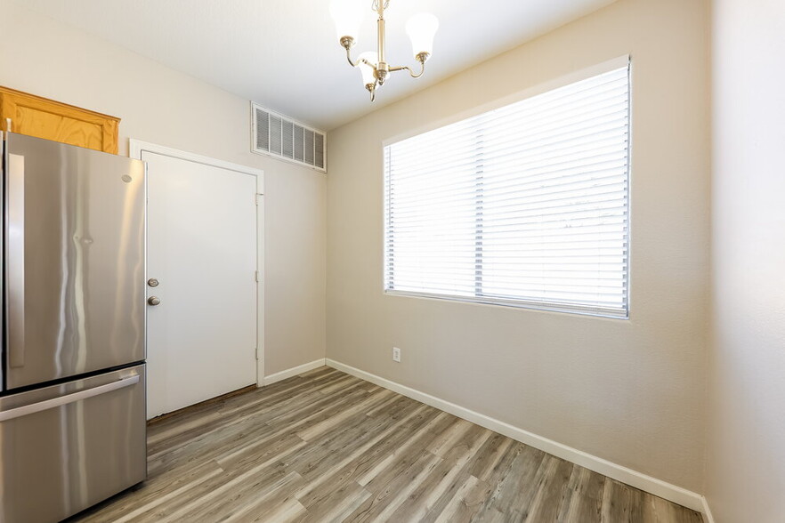 Building Photo - 14252 W Cora Ln