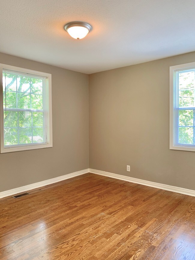 Building Photo - 854 E Happy Hollow Dr