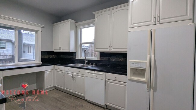 Building Photo - 4520 S Thompson Ave