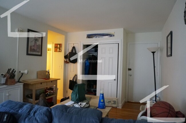 Building Photo - Spacious One Bed Coming Available