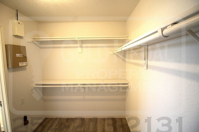 Building Photo - Beautiful 3-bed, 2-bath home now available...