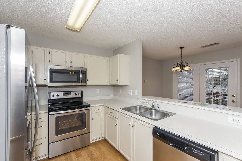 Building Photo - 925 Treasure Pl SW