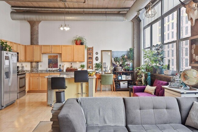 Building Photo - 521 S 7th St