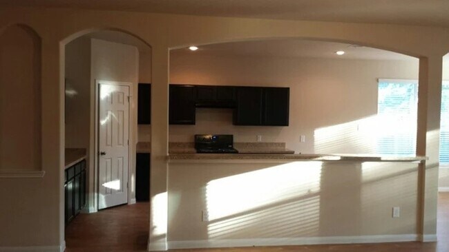 Building Photo - 13413 Raintree Dr