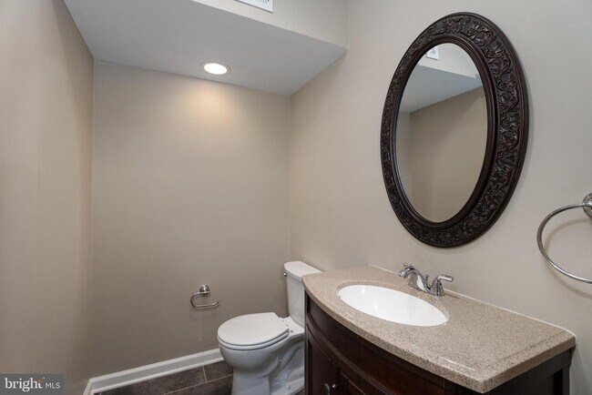 Building Photo - 236 Mercer St