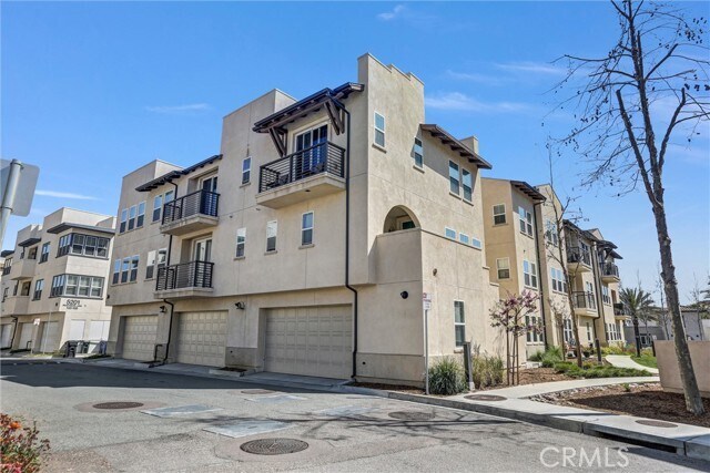 Building Photo - 5200 Beachside Ln