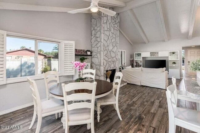 Building Photo - 7526 N Vía De La Campana