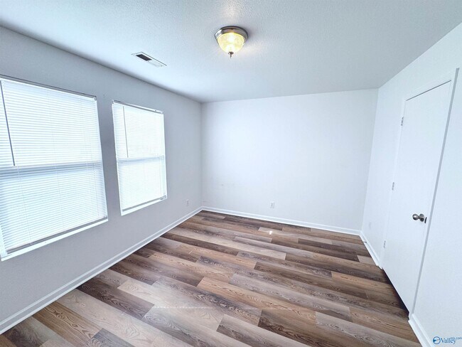 Building Photo - 202 Sagebrook Dr