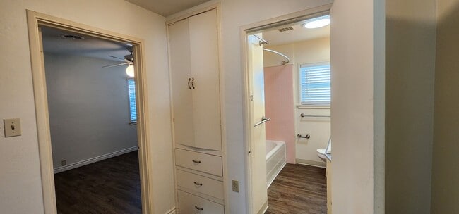 Building Photo - 804-808 H Ave.