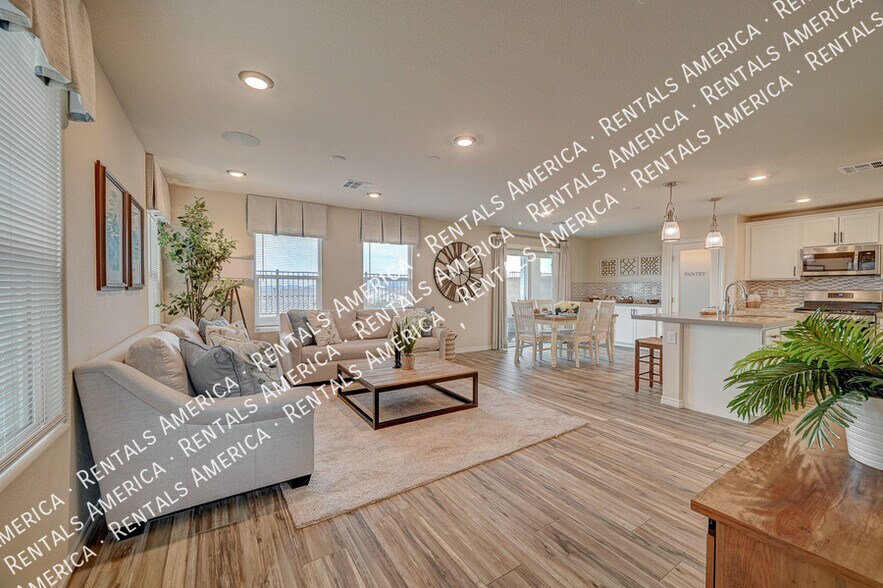Building Photo - 310 Quail Finch Dr