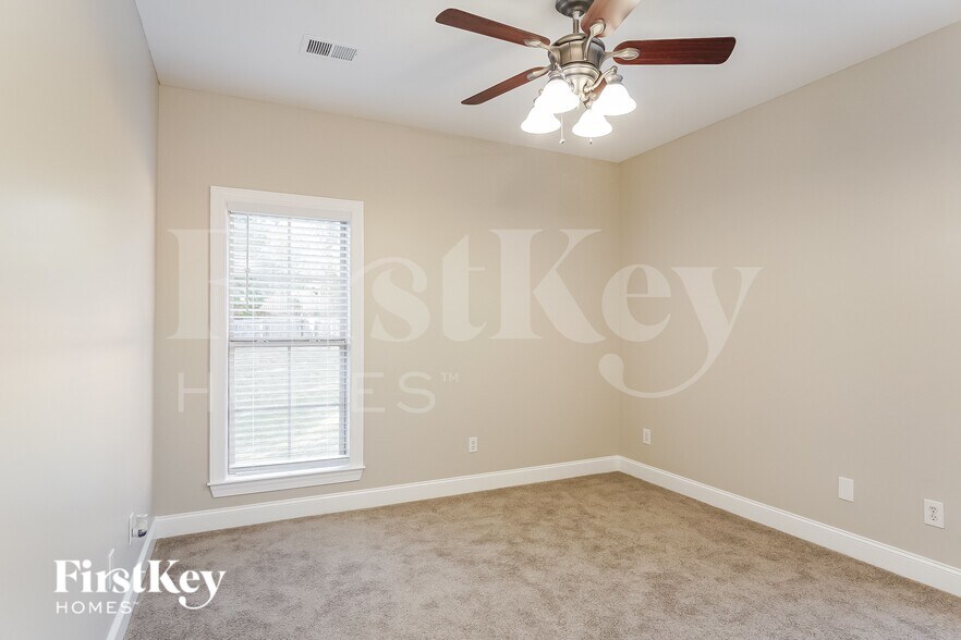 Building Photo - 245 Madison Ln