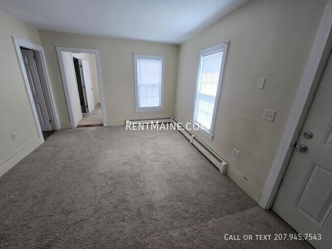 Building Photo - 10 Otis St