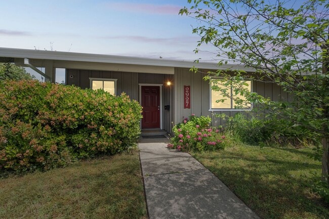 Primary Photo - Lovely 2 bed / 2 bath Home in Stonegate