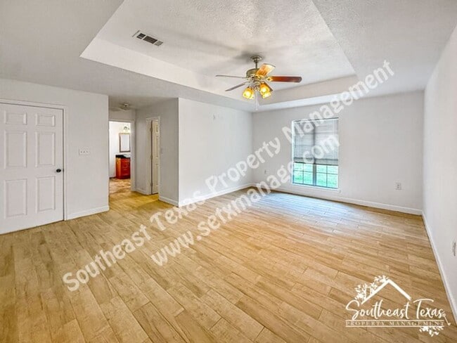 Building Photo - 7912 South Dr