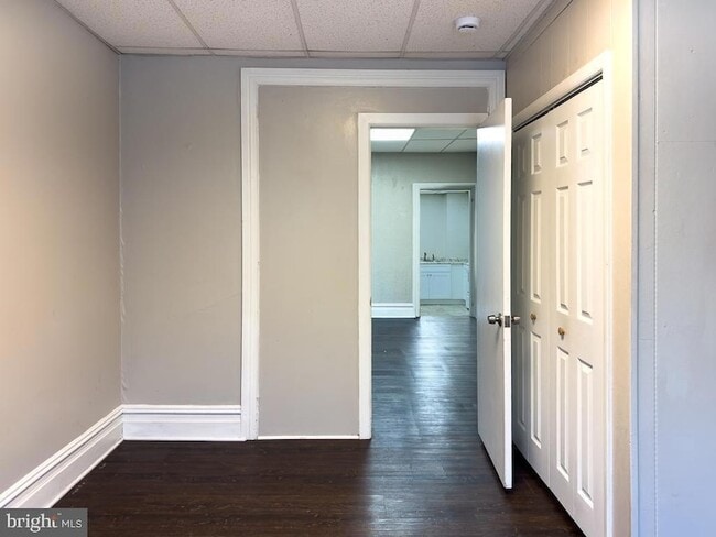 Building Photo - 658 Walnut St