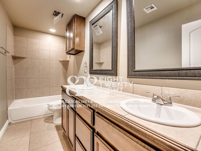 Building Photo - NEW TO THE MARKET!  Spacious 4 Bed/2 Bath Near very Close to Campus!!