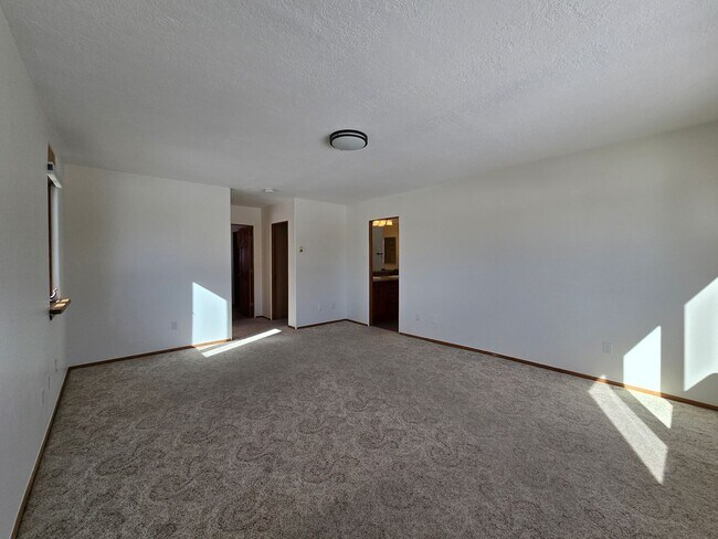 Building Photo - 19 Camerada Rd