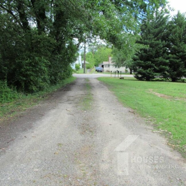 Building Photo - 1395 New Cut Rd