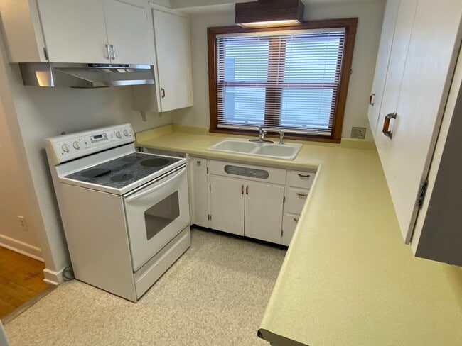 Building Photo - 2-Bedroom 1 Bath Ranch Style Home on Wausau's West Side