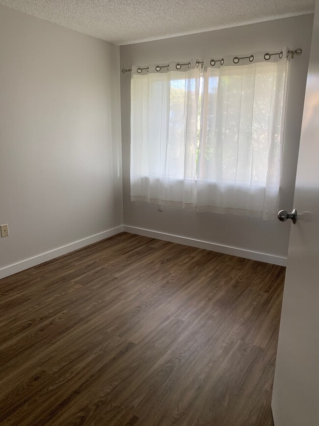 Building Photo - Hillsdale 2/2/2 - ground floor unit outsid...