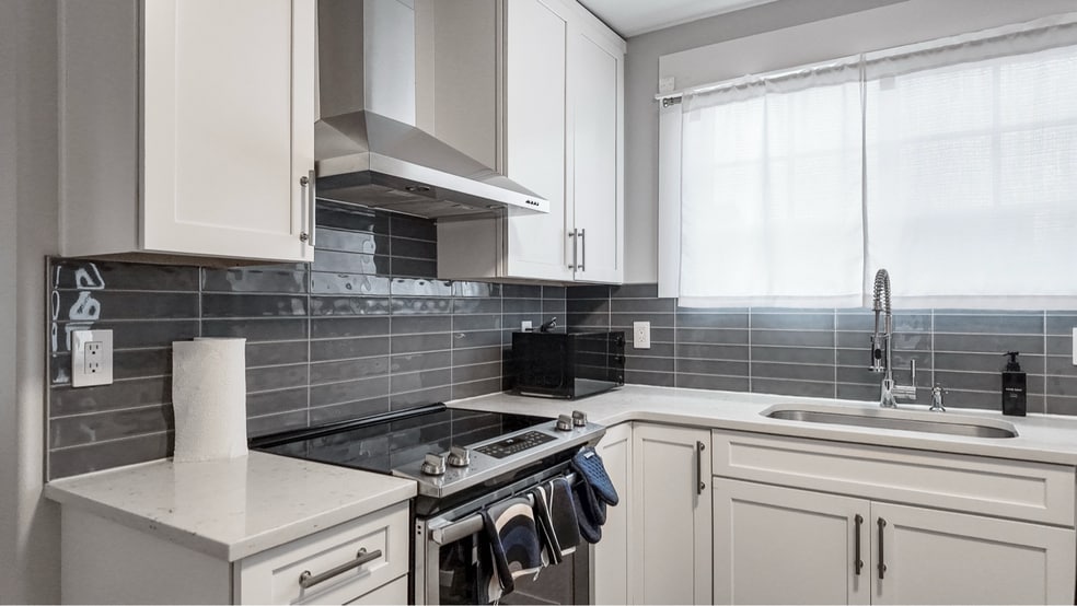 Building Photo - 2800 E Thomas St