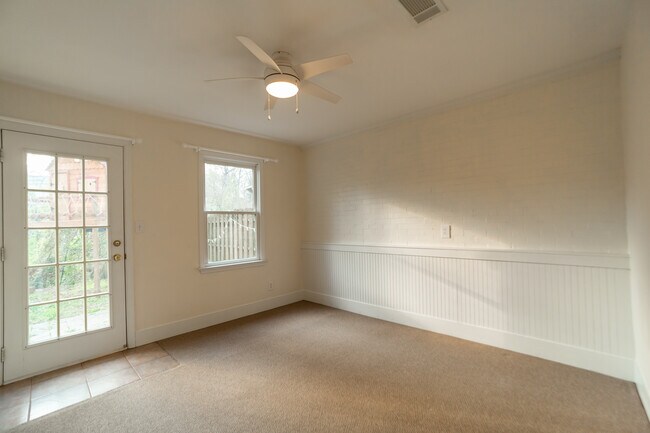 Building Photo - 333 Mathews Ave NE