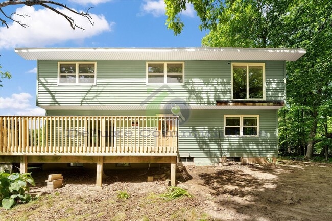 Building Photo - 4 bedroom 3.5 bath