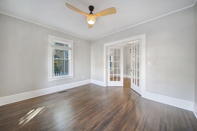 Building Photo - Newly Renovated 1 Bed 1 Bath Condo Near Uptown Charlotte!