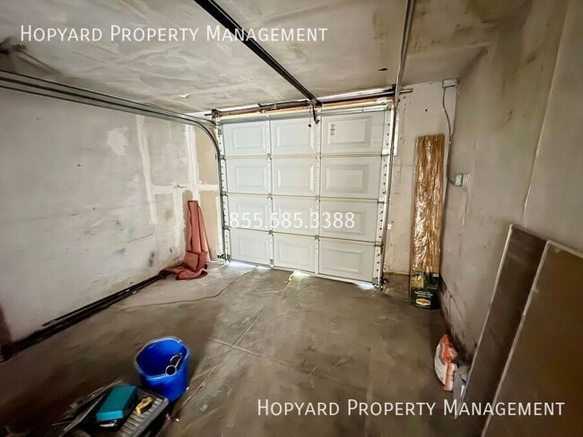 Building Photo - 1430 E 32nd St