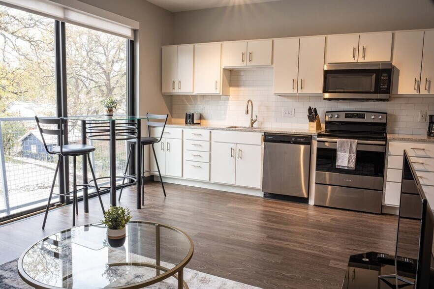 Building Photo - 2301 Ingersoll Ave