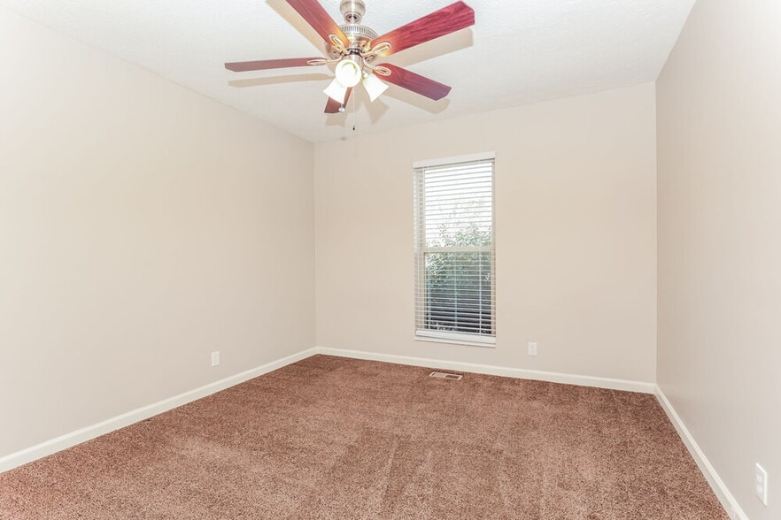 Building Photo - 3708 Seasons Dr