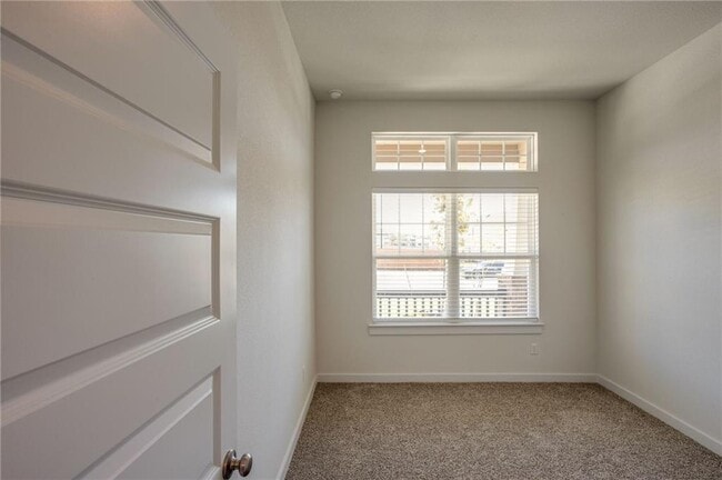 Building Photo - 608 Saturnia Dr