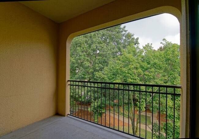Building Photo - Brookhaven/Buckhead 2BR
