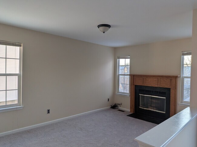 Building Photo - 906 Hamilton Rd