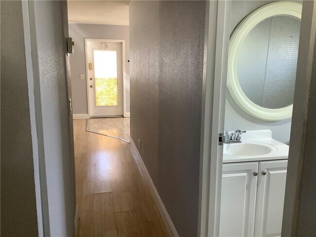 Building Photo - 189 Saxony Trail