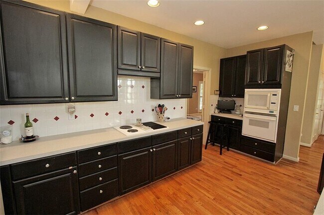 Building Photo - 10930 Donamere Dr