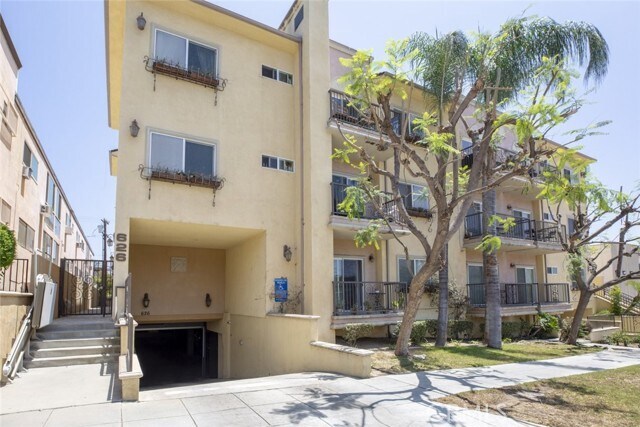 Primary Photo - 626 E Orange Grove Ave