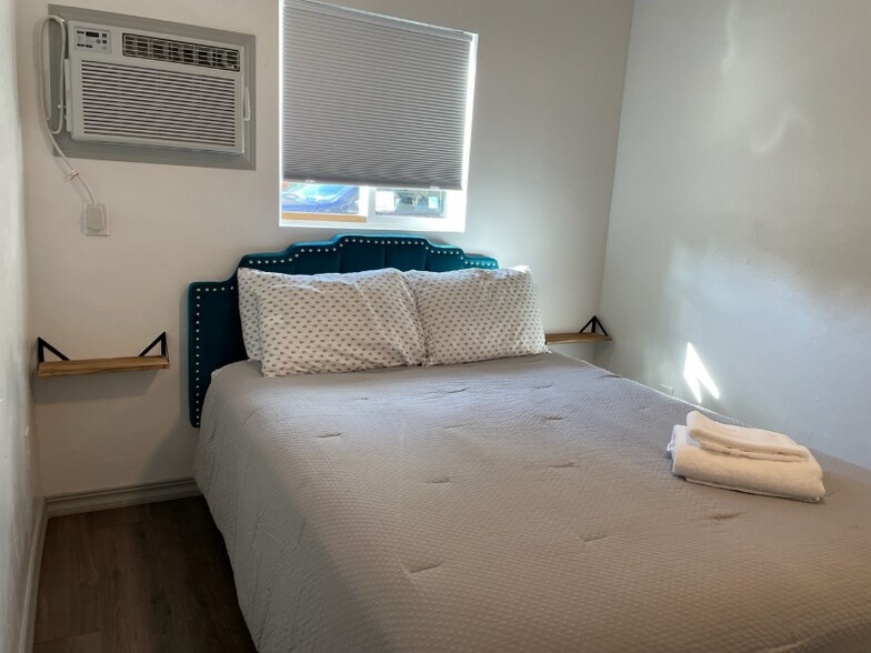 Building Photo - 1934 Parallel St