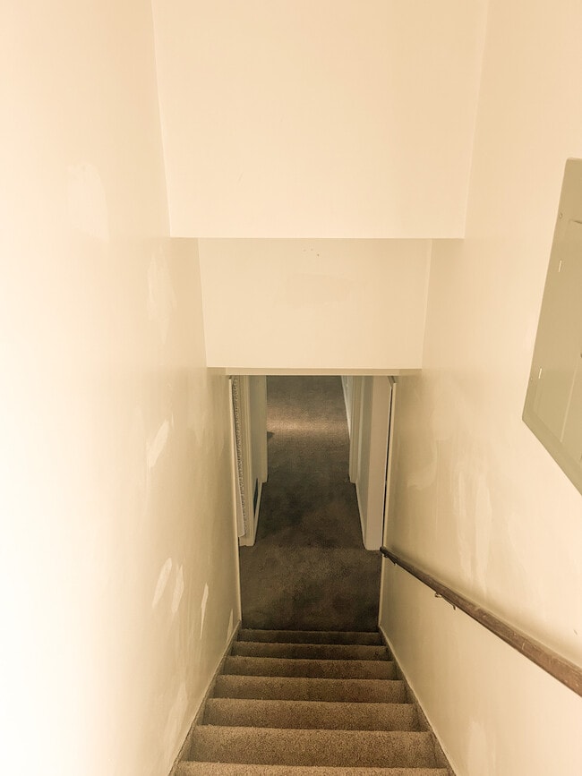 Building Photo - 1721 S Shoshone St