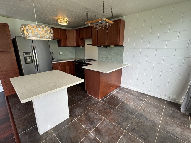 Building Photo - 95-021 Kuahelani Ave