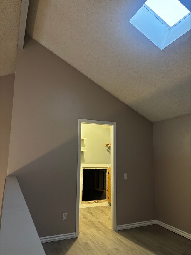 Building Photo - 14160 E Temple Dr