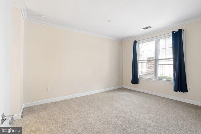 Building Photo - 200 W Elm St