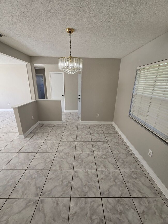 Building Photo - 2217 Villano Ave