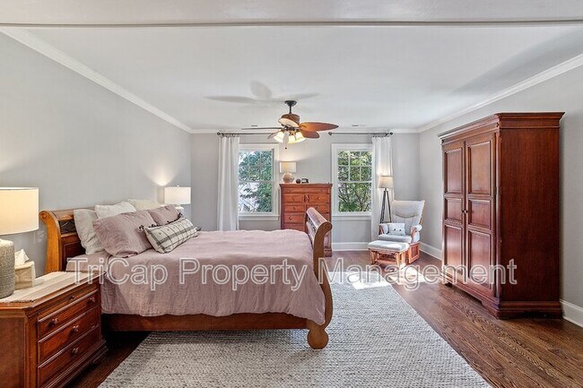 Building Photo - 2113 Hamrick Dr