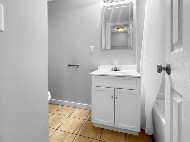 Building Photo - 309 Eastern Ave SE