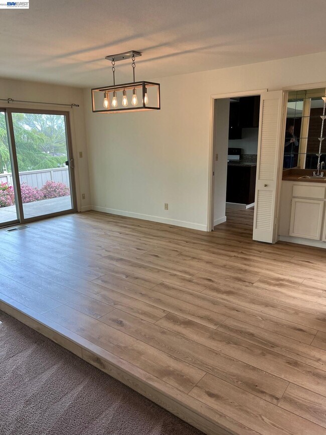 Building Photo - 703 Paradise Valley Ct