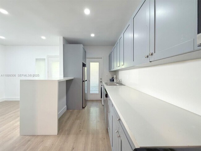 Building Photo - 544 Michigan Ave